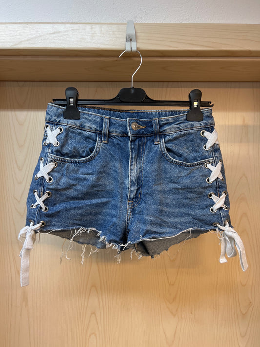 H&M Jeans Shorts jeansblau m. weißen Bändchen an den Seiten Gr. S