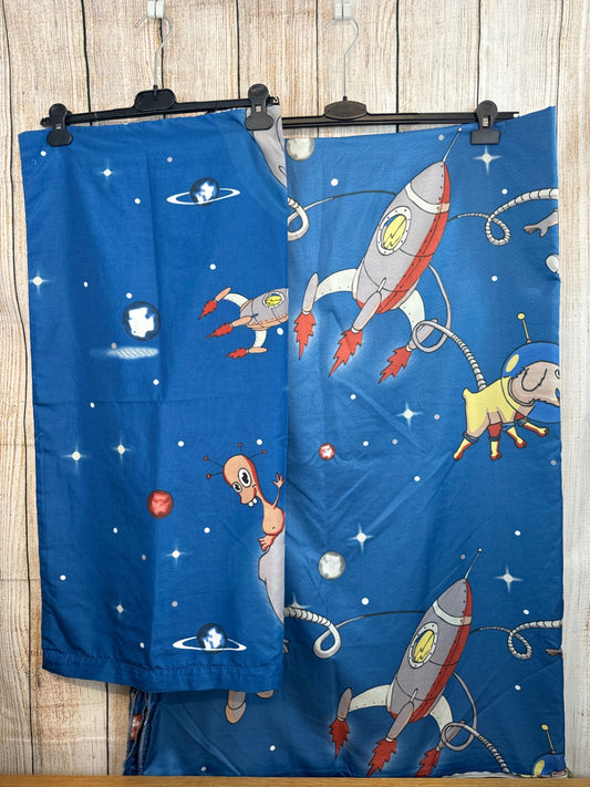 Zweiteilige Bettwäsche blau m. Raketen und Außerirdischen großes Bett