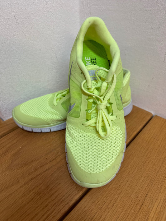 Nike Sneaker Neongrün Gr. 38/39