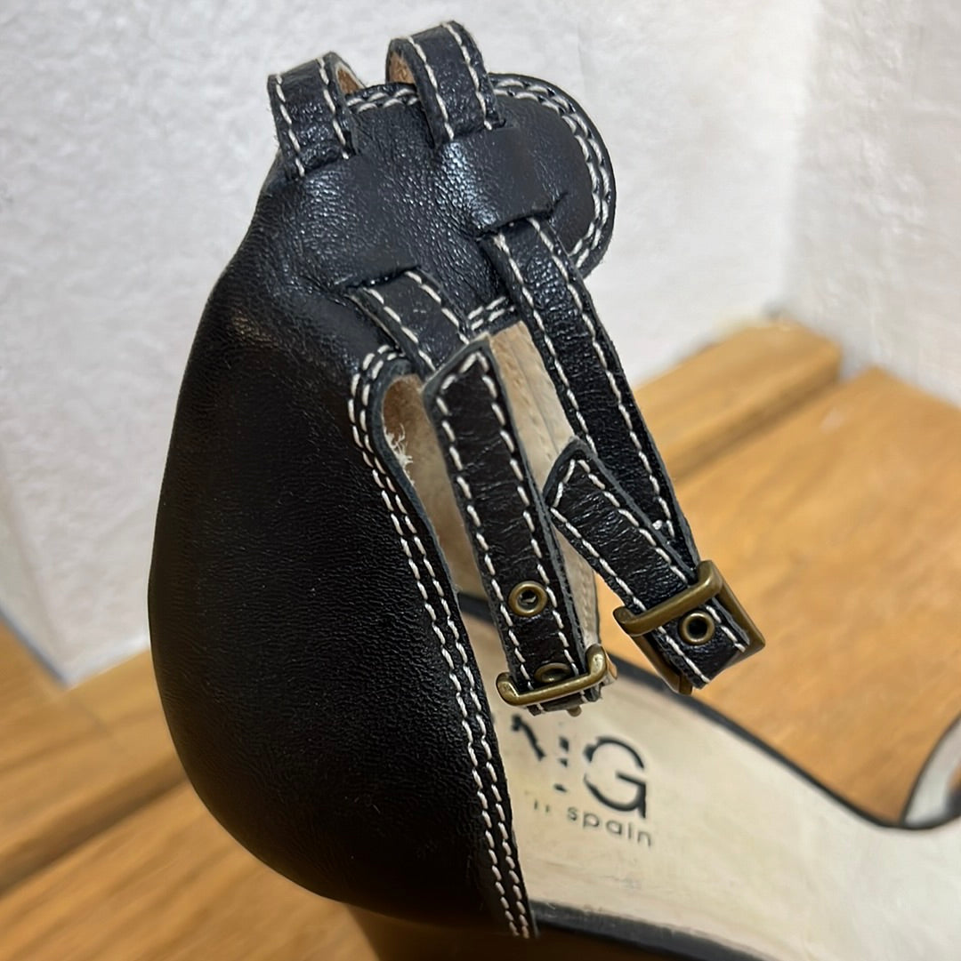 Damen elegante Schuhe in schwarz von MNG  Gr. 37
