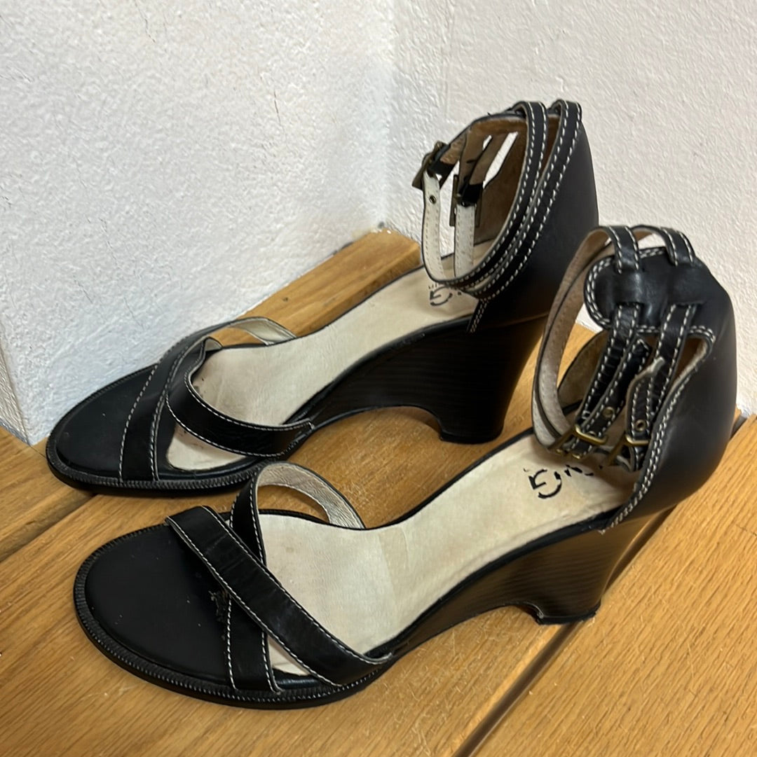 Damen elegante Schuhe in schwarz von MNG  Gr. 37